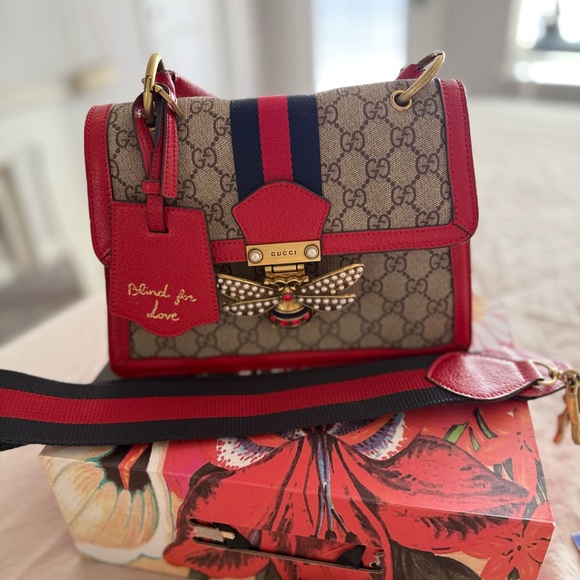 Gucci Red Trim GG Supreme Satchel with Bee Accent - Picture 6 of 6